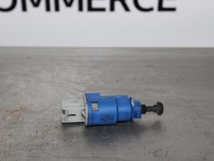 Used Clutch switch Renault Clio III (BR/CR) 1.5 dCi 65 Price € 10,00 Margin scheme offered by Autocommerce