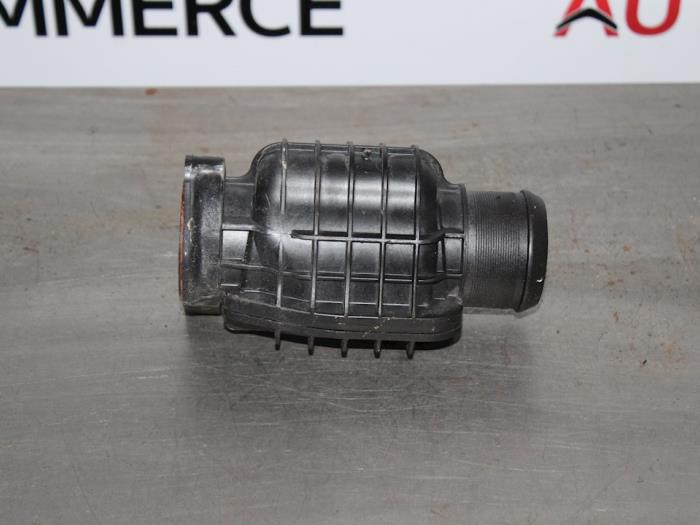 Gebrauchte Intercooler Rohr Peugeot 308 (L3/L8/LB/LH/LP) 1.6 BlueHDi 120 16V Preis € 15,00 Margenregelung angeboten von Autocommerce