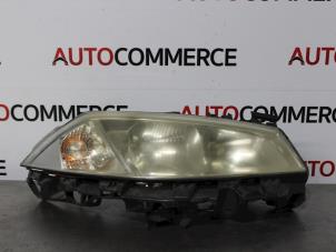 Used Headlight, right Renault Megane II CC (EM) 1.9 dCi 115 Price € 20,00 Margin scheme offered by Autocommerce
