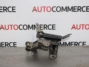 Used Gearbox mount Peugeot 107 1.0 12V Price € 20,00 Margin scheme offered by Autocommerce