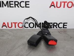 Used Rear seatbelt buckle, centre Renault Clio IV Estate/Grandtour (7R) 1.5 Energy dCi 75 FAP Price € 20,00 Margin scheme offered by Autocommerce