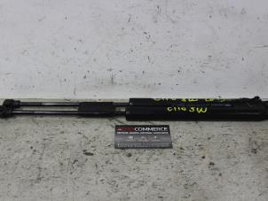 Used Set of tailgate gas struts Renault Clio IV Estate/Grandtour (7R) 1.5 Energy dCi 90 FAP Price € 20,00 Margin scheme offered by Autocommerce