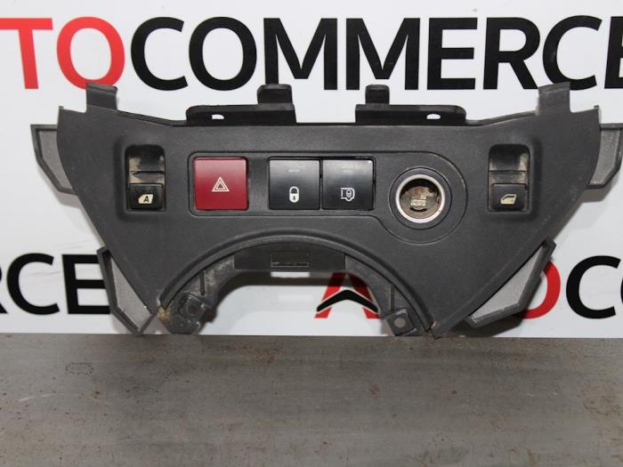 Usados Interruptor combinado de ventanillas Peugeot Partner (GC/GF/GG/GJ/GK) 1.6 HDI 75 16V Precio € 40,00 Norma de margen ofrecido por Autocommerce