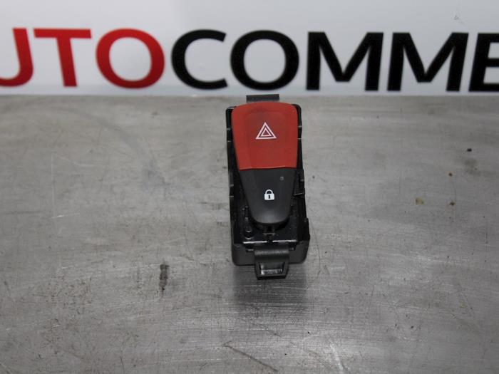 Used Panic lighting switch Renault Fluence (LZ) 1.5 dCi 105 Price on request offered by Autocommerce