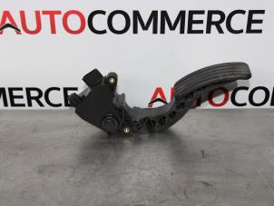 Used Accelerator pedal Renault Fluence (LZ) 1.5 dCi 105 Price on request offered by Autocommerce