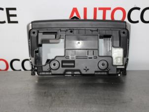 Gebrauchte Displays Multi Media Anzeige Peugeot 208 I (CA/CC/CK/CL) 1.2 Vti 12V PureTech Preis € 40,00 Margenregelung angeboten von Autocommerce