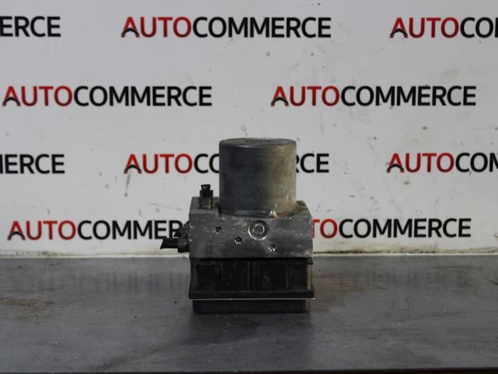 Używane Pompa ABS Renault Scénic II (JM) 1.5 dCi 105 Cena € 75,00 Procedura marży oferowane przez Autocommerce