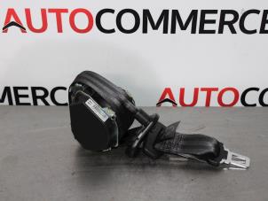 Used Rear seatbelt, centre Renault Clio IV (5R) 0.9 Energy TCE 90 12V Price € 25,00 Margin scheme offered by Autocommerce