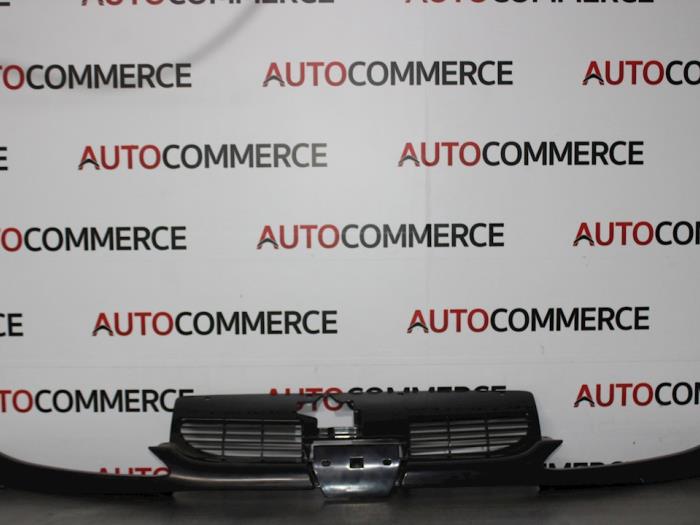 Nya Grill Peugeot 206 Pris € 24,20 Inklusive moms erbjuds av Autocommerce