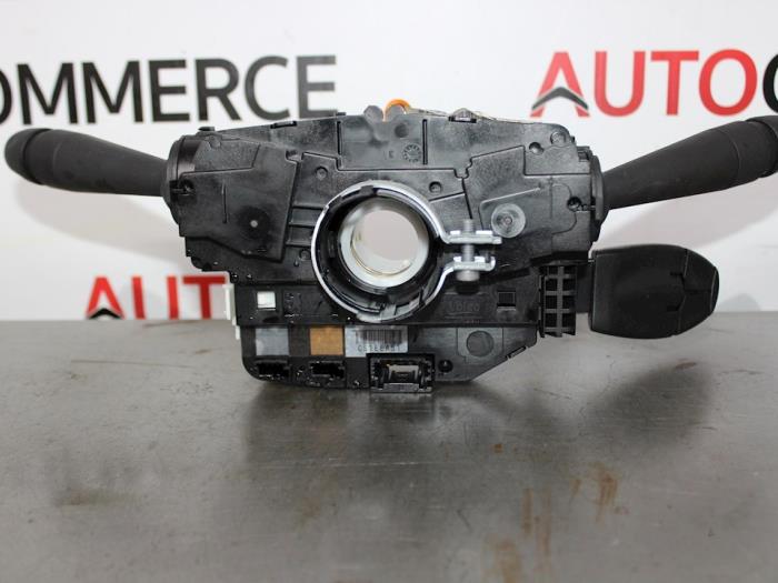 Steering column stalk from a Peugeot 2008 (CU) 1.2 12V e-THP PureTech 110 2015