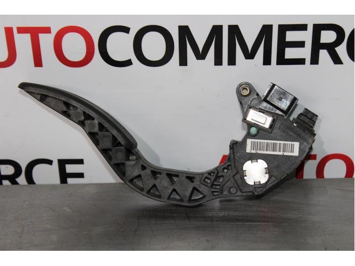 Accelerator pedal from a Renault Grand Scénic III (JZ) 1.4 16V TCe 130 2011