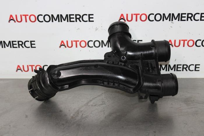 Gebrauchte Intercooler Rohr Peugeot 308 (L3/L8/LB/LH/LP) 1.6 BlueHDi 120 16V Preis € 15,00 Margenregelung angeboten von Autocommerce