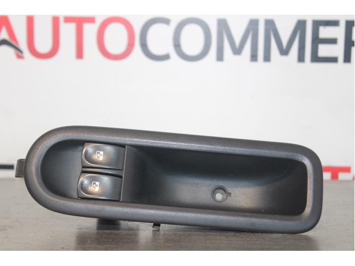 Usados Interruptor de ventanilla eléctrica Renault Twingo II (CN) 1.2 16V Precio € 20,00 Norma de margen ofrecido por Autocommerce