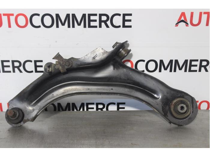 Front wishbone, left from a Renault Scénic II (JM) 2.0 dCi 16V 150 2007
