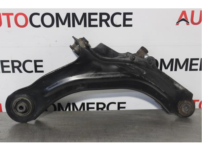 Front wishbone, left from a Renault Scénic II (JM) 2.0 dCi 16V 150 2007