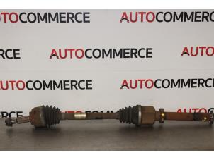 Used Front drive shaft, right Renault Scénic II (JM) 2.0 16V Price € 70,00 Margin scheme offered by Autocommerce