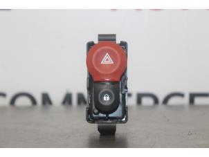 Usados Interruptor de luz de pánico Renault Kangoo Express (FW) 1.5 dCi 85 Precio de solicitud ofrecido por Autocommerce