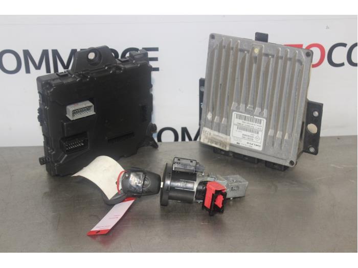 Used Engine management computer Renault Kangoo Express (FW) 1.5 dCi 85 Price € 150,00 Margin scheme offered by Autocommerce