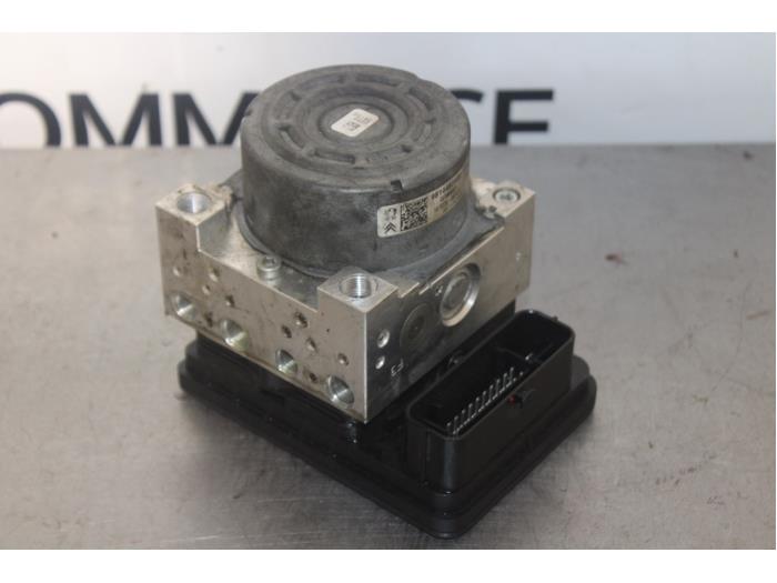 Begagnade ABS-pump Citroen C4 Cactus (0B/0P) 1.2 PureTech 82 12V Pris € 50,00 Marginaltabell erbjuds av Autocommerce