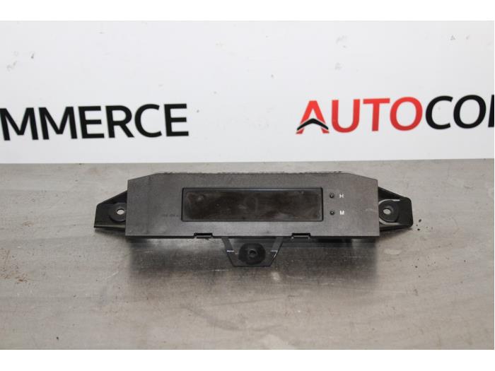 Begagnade Innerdisplay Renault Twingo (C06) 1.2 Pris € 20,00 Marginaltabell erbjuds av Autocommerce