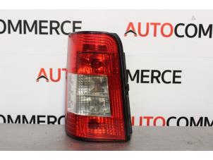 Używane Tylne swiatlo pozycyjne lewe Peugeot Partner Combispace 1.6 HDI 75 Cena na żądanie oferowane przez Autocommerce