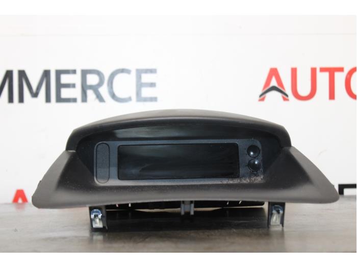 Begagnade Innerdisplay Renault Clio III (BR/CR) 1.2 16V 75 Pris € 20,00 Marginaltabell erbjuds av Autocommerce