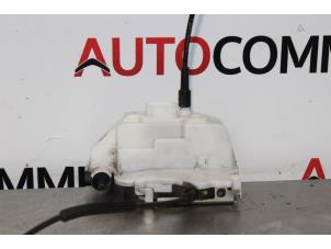 Gebrauchte Türschlossmechanik 2-türig rechts Renault Twingo II (CN) 1.2 16V Preis € 20,00 Margenregelung angeboten von Autocommerce