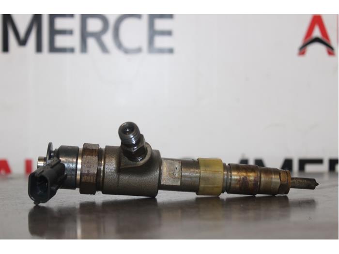 Używane Wtryskiwacz (Diesel) Peugeot 208 I (CA/CC/CK/CL) Cena na żądanie oferowane przez Autocommerce