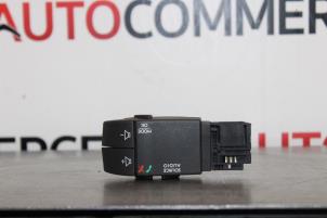 Usados Control remoto de radio Renault Captur (2R) 0.9 Energy TCE 12V Precio € 20,00 Norma de margen ofrecido por Autocommerce
