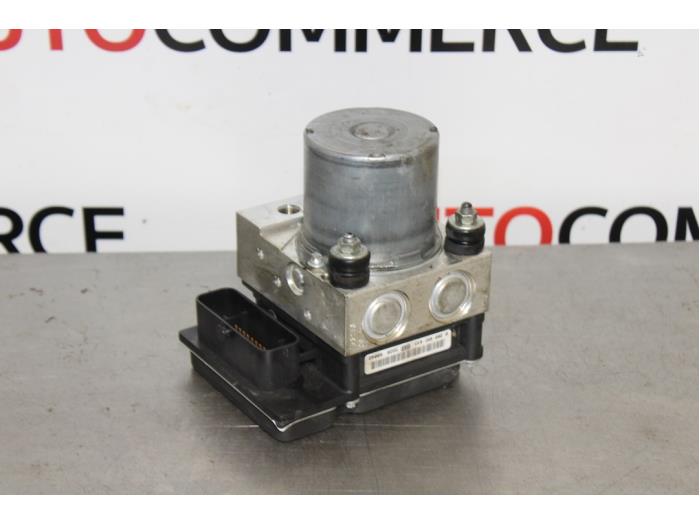 ABS pump from a Peugeot 3008 I (0U/HU) 1.6 HDiF 16V 2012