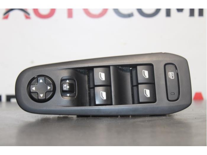 Usados Interruptor de ventanilla eléctrica Peugeot 308 (4A/C) 1.6 HDi Precio € 35,00 Norma de margen ofrecido por Autocommerce