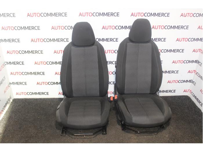 Seats + rear seat (complete) from a Peugeot 308 (4A/C) 1.6 HDi 2013