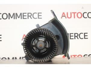 Usagé Moteur de ventilation chauffage Renault Scénic II (JM) 1.5 dCi 105 Prix € 50,00 Règlement à la marge proposé par Autocommerce