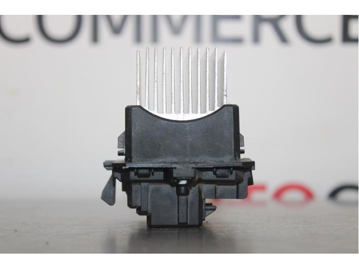 Heater resistor from a Peugeot 308 SW (4E/H) 1.4 VTI 16V 2011