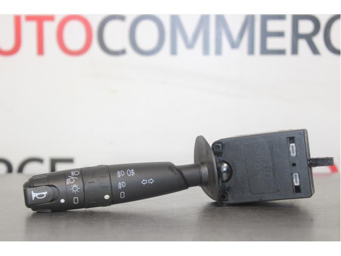 Usados Interruptor de luz Citroen Jumpy (BS/BT/BY/BZ) 2.0 HDi 90 Precio € 30,00 Norma de margen ofrecido por Autocommerce