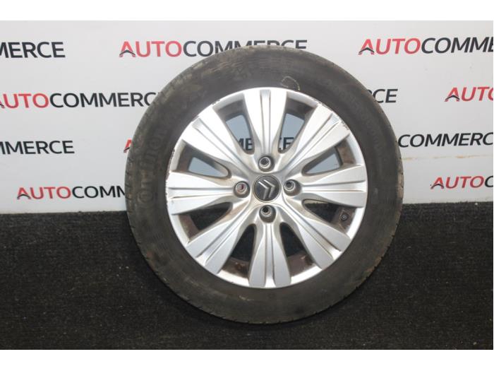 Wheel + tyre from a Citroën C3 Picasso (SH) 1.6 16V VTI 120 2011