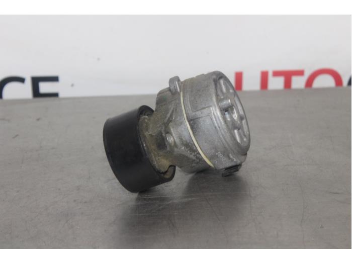 Usados Tensor correa múltiple Peugeot 208 I (CA/CC/CK/CL) 1.2 12V e-THP PureTech 110 Precio € 20,00 Norma de margen ofrecido por Autocommerce