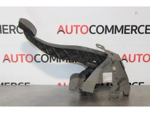 Used Clutch pedal Volkswagen Transporter Price on request offered by Autocommerce
