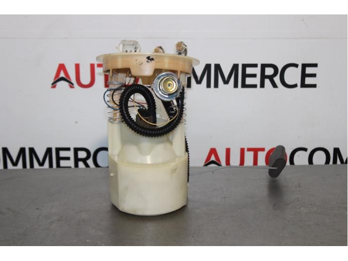 Used Petrol pump Renault Megane (EA) 1.6 16V Sport Price € 30,00 Margin scheme offered by Autocommerce