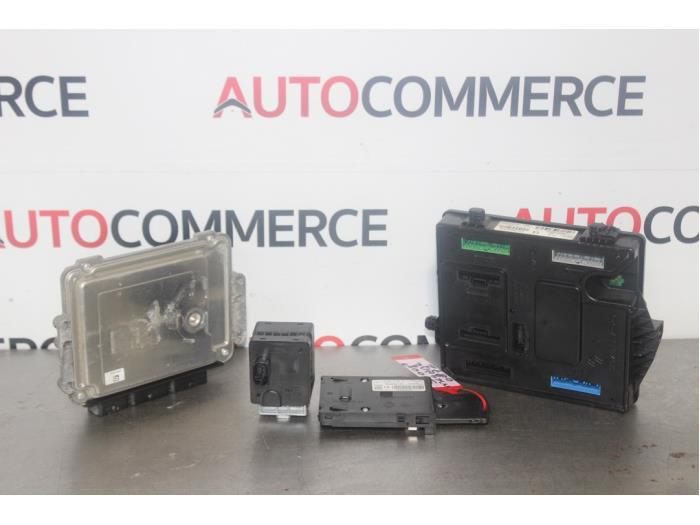 Used Engine management computer Renault Megane III Berline (BZ) 1.9 dCi Price on request offered by Autocommerce