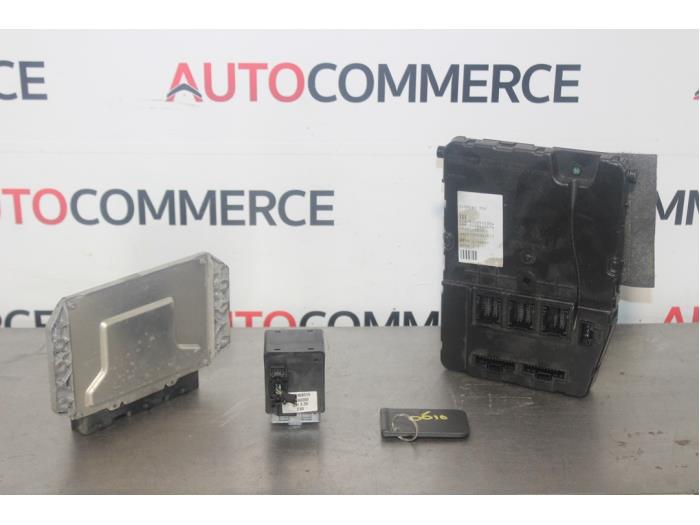 Used Engine management computer Renault Megane II Grandtour (KM) 1.6 16V Price on request offered by Autocommerce
