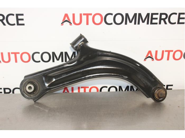 Front wishbone, right from a Renault Clio III (BR/CR) 1.5 dCi 85 2010