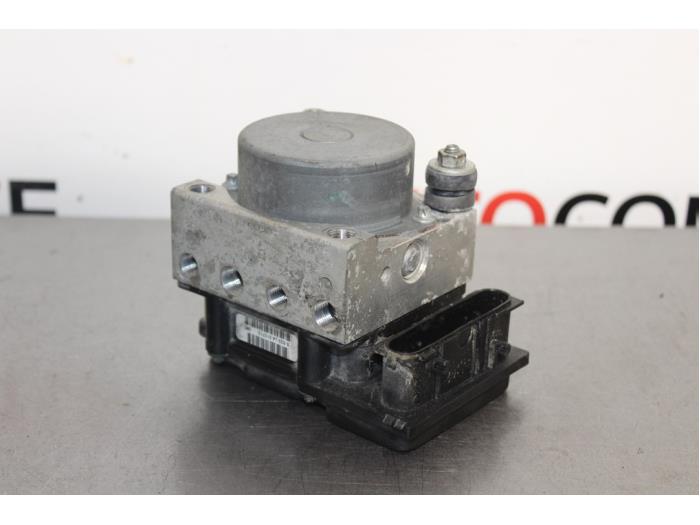 Begagnade ABS-pump Renault Clio III (BR/CR) 1.5 dCi 85 Pris € 20,00 Marginaltabell erbjuds av Autocommerce