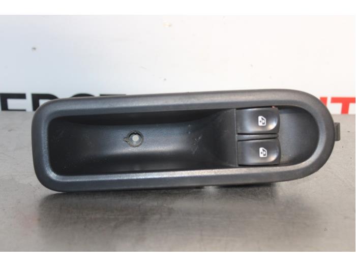 Usados Interruptor de ventanilla eléctrica Renault Twingo II (CN) 1.5 dCi 70 Precio € 20,00 Norma de margen ofrecido por Autocommerce