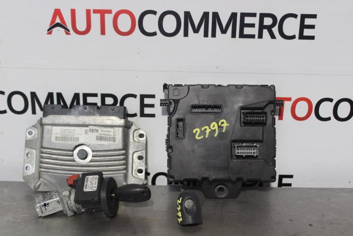 Used Engine management computer Renault Kangoo Express (FW) 1.6 16V Price on request offered by Autocommerce