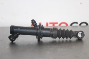 Used Clutch master cylinder Renault Clio IV Estate/Grandtour (7R) Price on request offered by Autocommerce