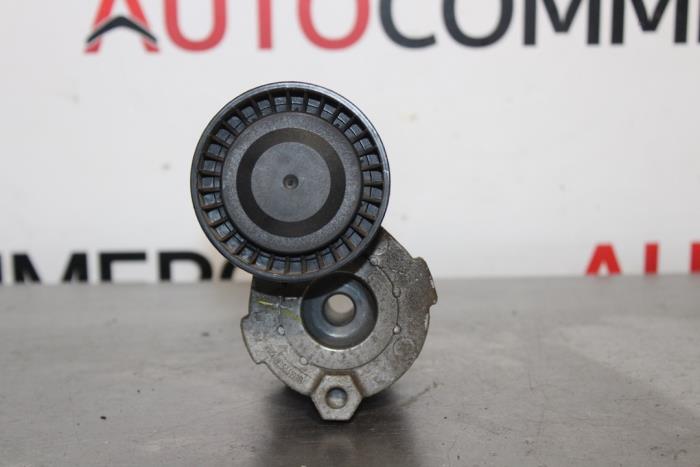 Drive belt tensioner from a Renault Clio IV (5R)  2015