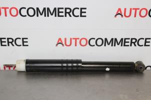 Used Rear shock absorber, right Renault Clio IV (5R) Price on request offered by Autocommerce
