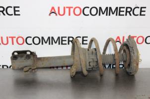 Gebrauchte Stoßdämpfer rechts vorne Renault Scénic I (JA) 1.6 16V Preis auf Anfrage angeboten von Autocommerce