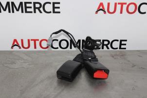 Used Rear seatbelt buckle, centre Renault Clio IV Estate/Grandtour (7R) 1.5 Energy dCi 75 FAP Price € 25,00 Margin scheme offered by Autocommerce